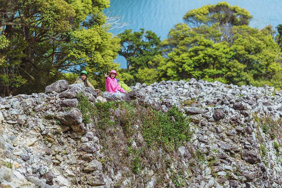 城山山頂に到着した子どもたち